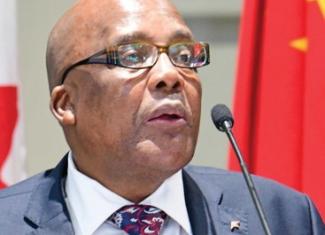 Aaron Motsoaledi